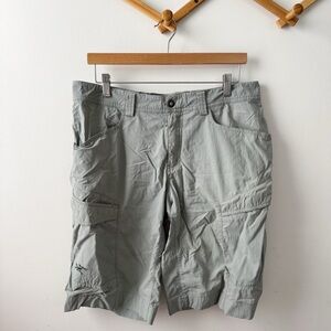 Arcteryx cargo shorts 34